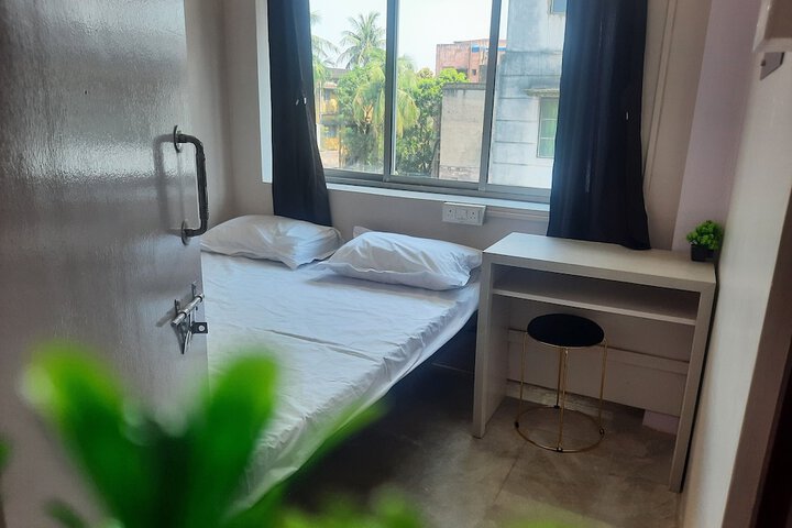 Room 5 of 6