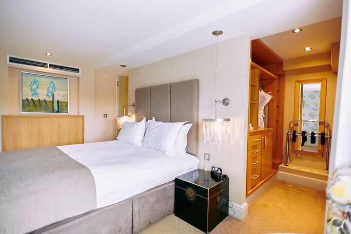 Room 15 of 131