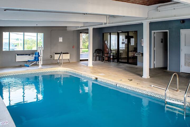 Pool 24 of 33