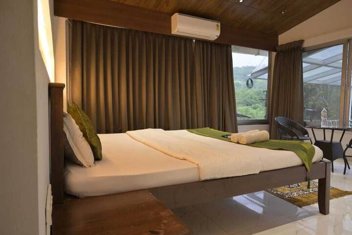 Room 3 of 49