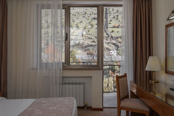 Room 17 of 90