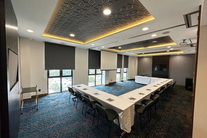 Business Center 78 of 84