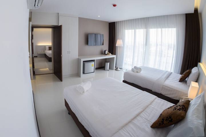 Room 12 of 32