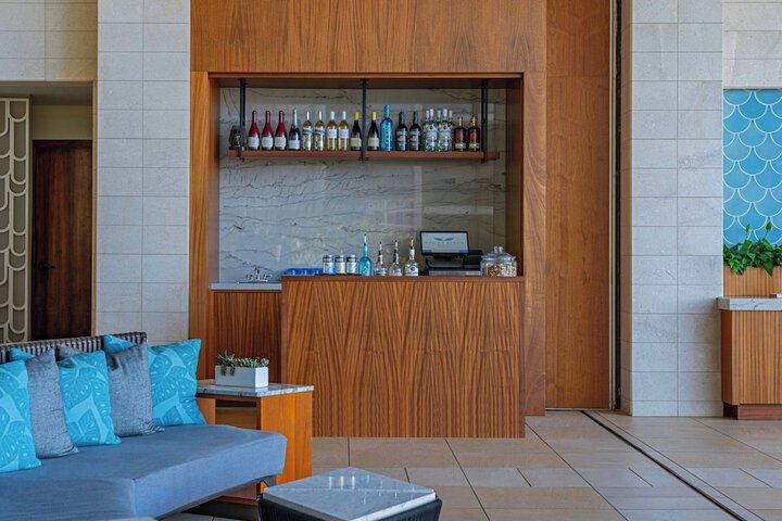 Lobby lounge