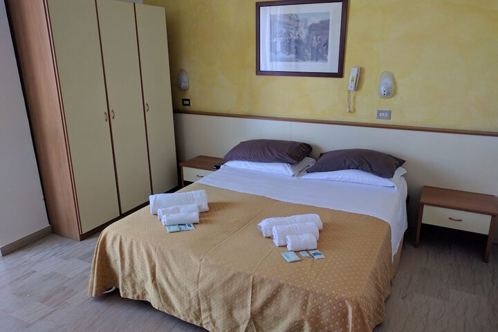 Room 6 of 20