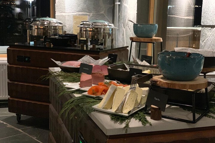 Dining 54 of 83