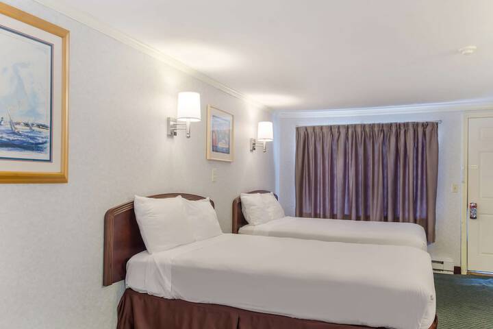 Best Value Deluxe 2 Double Beds (1 of 7)
