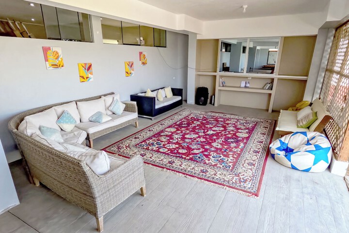 Room 155 of 214