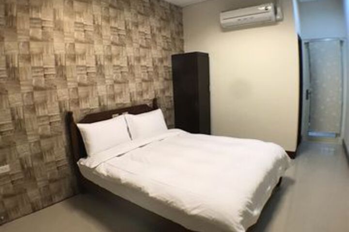 Room 12 of 24