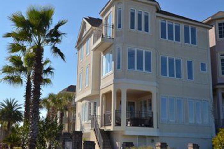 Exterior of Palmetto Sands