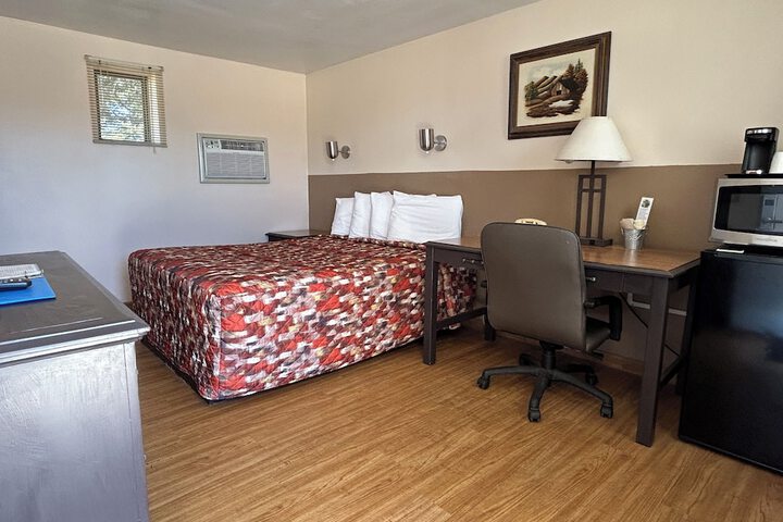 Room 6 of 18