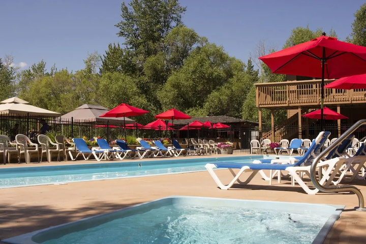 Pool Hotel