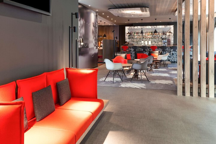 Lounge 55 of 75