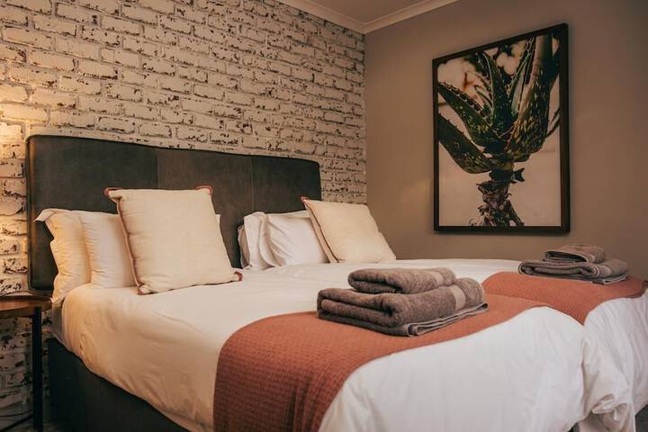 Room 18 of 242