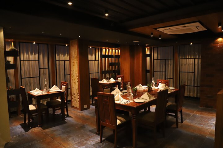Dining 42 of 48