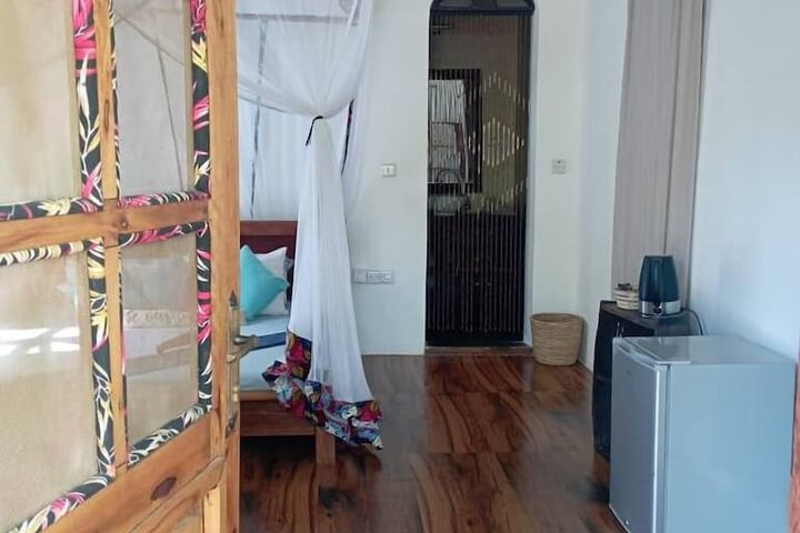Room 14 of 18