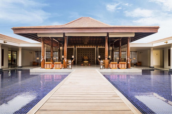 Entrance & Lobby