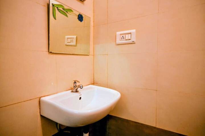 Room 73 of 100