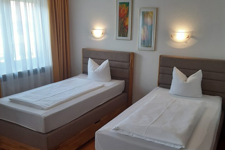 Room 13 of 72