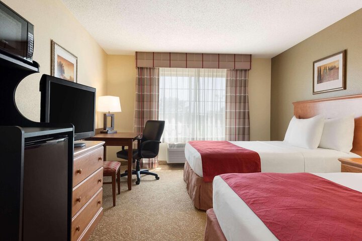 2 Queen Beds (6 of 6)