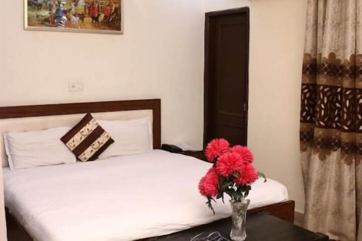 Room 4 of 7