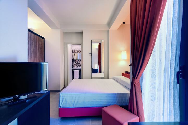 Room 5 of 76