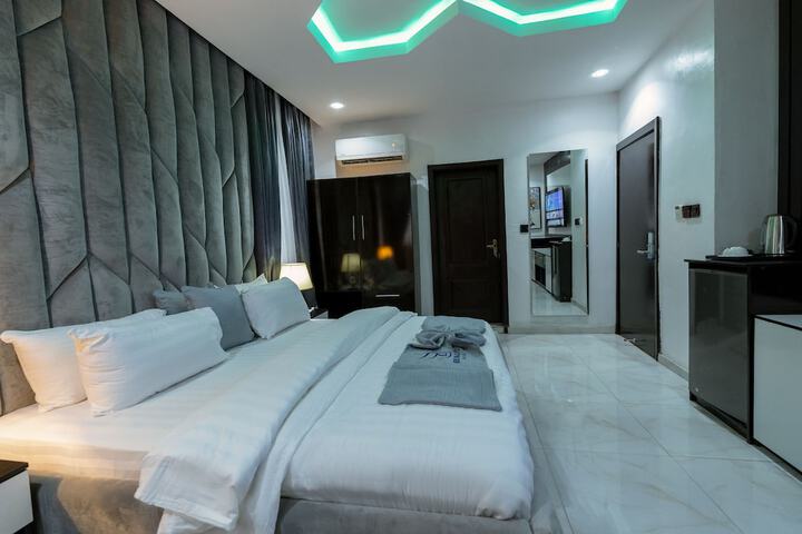 Room 3 of 65