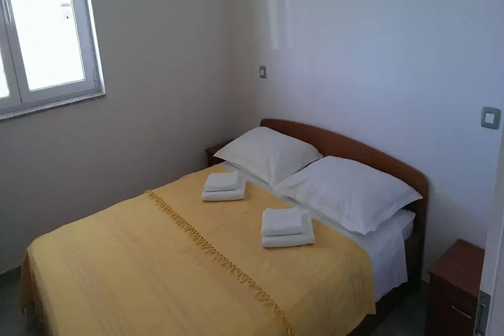 Room 6 of 16