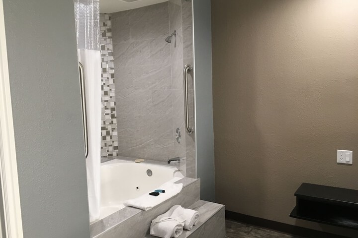 Jetted tub
