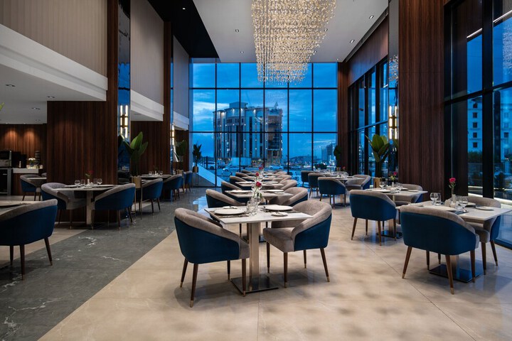 Dining 13 of 14