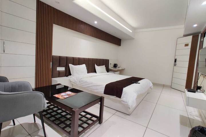 Room 6 of 15