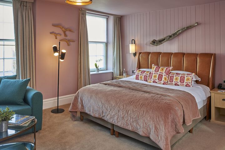 Room 2 of 75