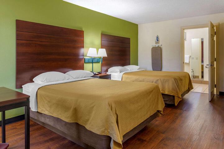 2 Double Beds (1 of 10)