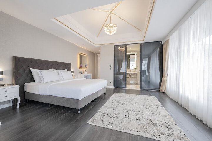 Room 11 of 184