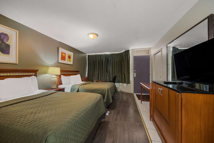 2 Double Beds (9 of 12)