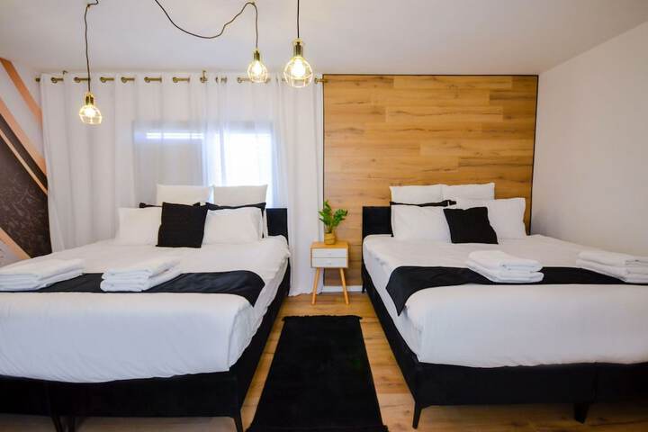 Room 4 of 43