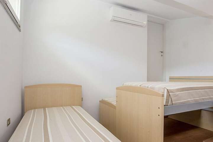 Room 2 of 19