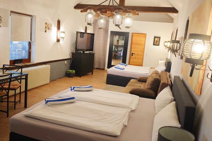 Room 10 of 20