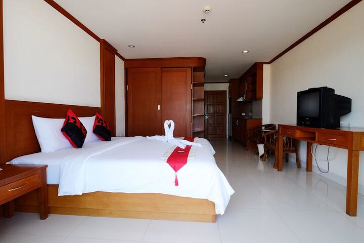 Room 12 of 40