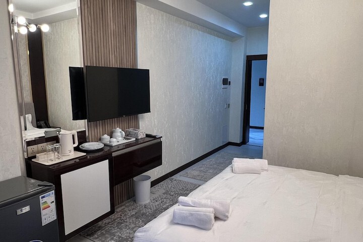 Room 5 of 68