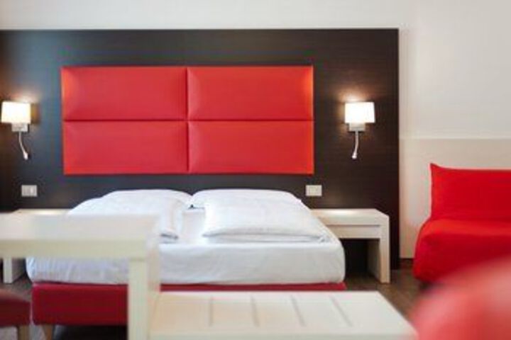 Room 32 of 68