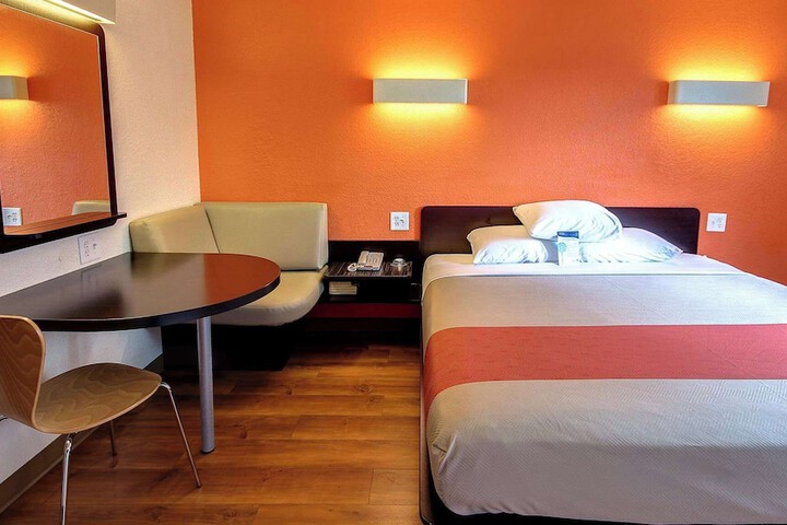 1 Queen Bed Kitchen (4 of 7)