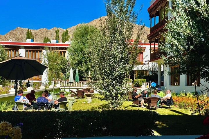 Hotel Exterior 24 of 43
