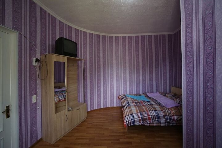 Room 10 of 46