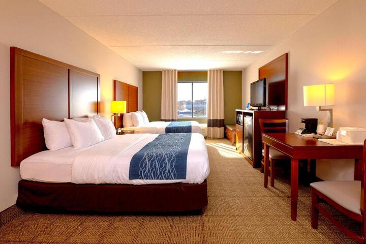 2 Queen Beds (12 of 13)