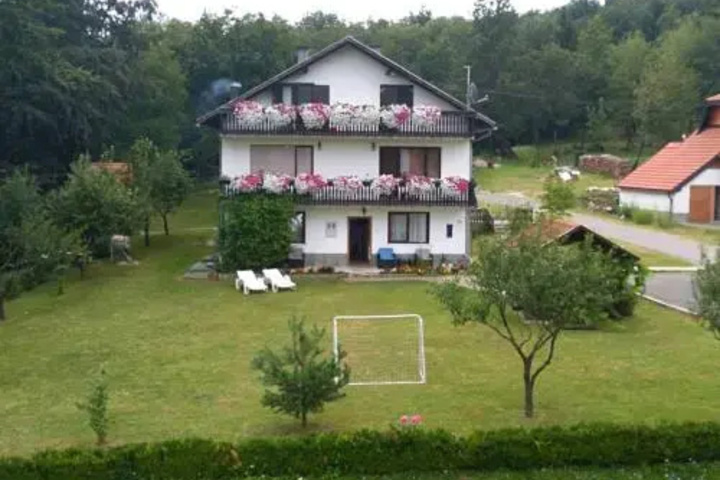 HOUSE TOMLJANOVIC