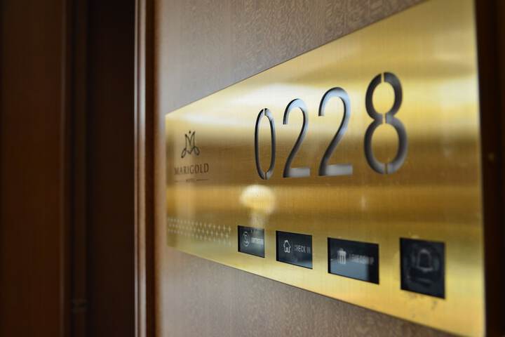 Room 13 of 36
