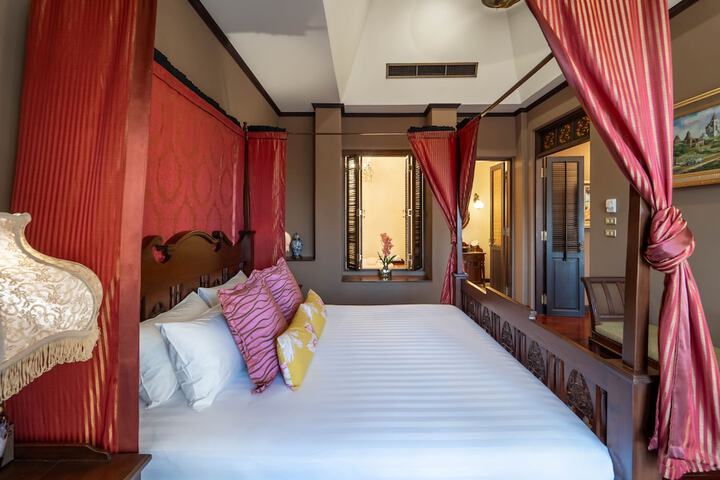 Room 28 of 90
