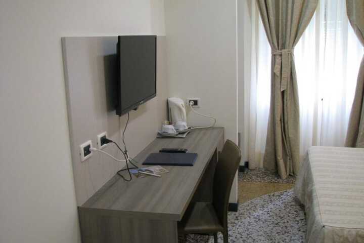 Room 12 of 23