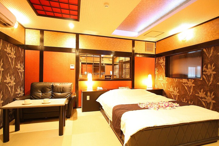 Room 5 of 14